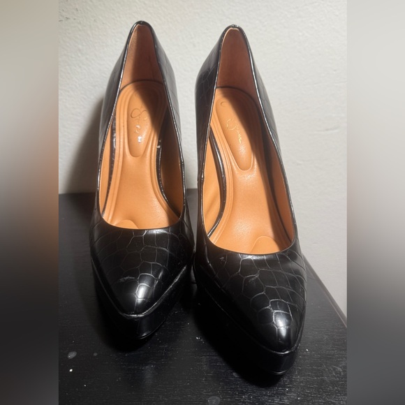 Elegant Black Platform Heels - Picture 4 of 4